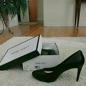 10M Nine West Black Heels
